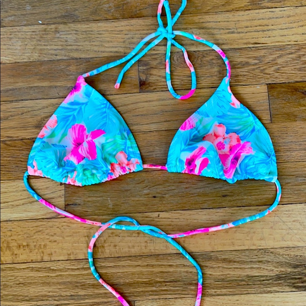 Cute tropical bikini top!